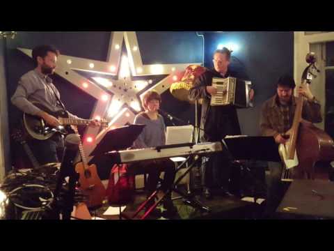 Victoria Hume - Famous Blue Raincoat [Leonard Cohen cover] | Starry Starry Nights
