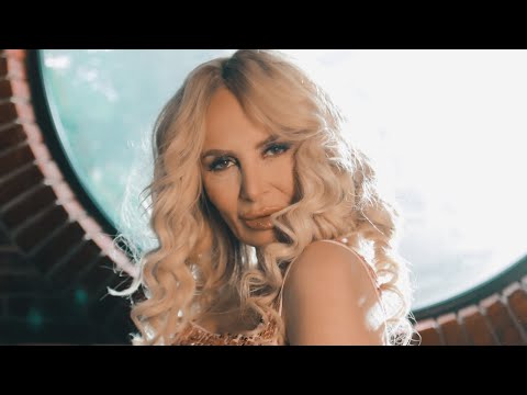 Daniela Gyorfi ☀️ Valencio - Ai zambet ca soarele (Official Video)