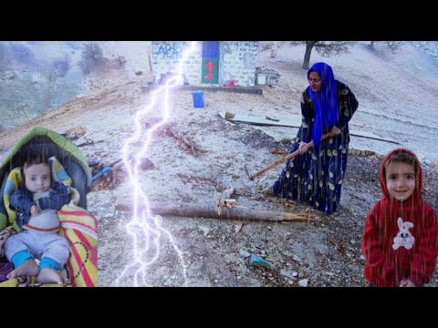 : A documentary about the life of Samaneh and her children on a rainy day☔☔🌧️🌧️🪵🪵🔨🔨💪🧕🧕🤱🤱