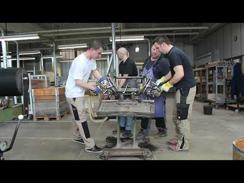 Thonet Bugholzarmlehnstuhl 209 | design-bestseller