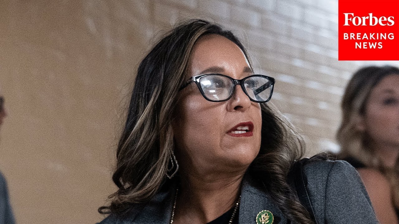 De La Cruz Calls To Break Down ‘Regulatory Barriers’ Of Funding That Affect Small Businesses