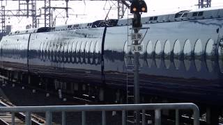 preview picture of video '南海空港線特急ラピート 泉佐野駅到着 Airport Limited Express Rapi:t'
