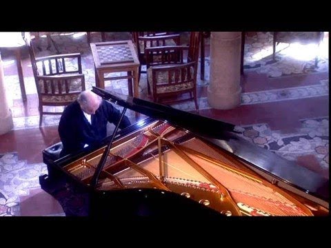 Daniel Barenboim plays Debussy's prelude "Les Collines d'Anacapri" - medici.tv