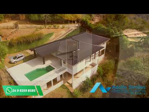 Casa recém construída, região de Itaipava - Petrópolis - RJ, arquitetura moderna, vista panorâmica.