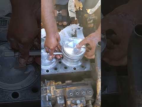 Pistons installed #engine #youtubeshorts #caterpillar #automobile.