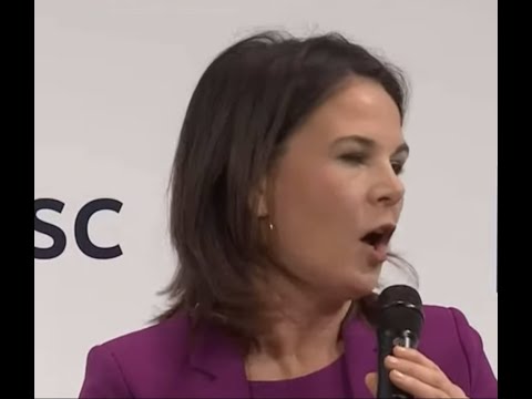 Annalena Baerbock: "The Glass is HALB empty"- und die 360 Grad- Wende von Putin