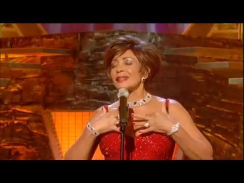 Shirley Bassey - Goldfinger (2002 BAFTA AWARDS)
