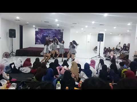 181111 MILKY WICKY Dance Cover Weki Meki (위키미키) - Crush + Lucky + La La La @Festive Walk Karawang