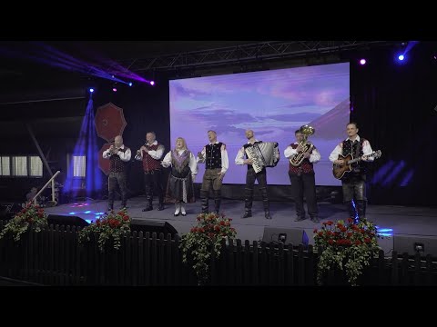 OBLAČKI - Slovenski muzikantje / Oberkrainer Sextett