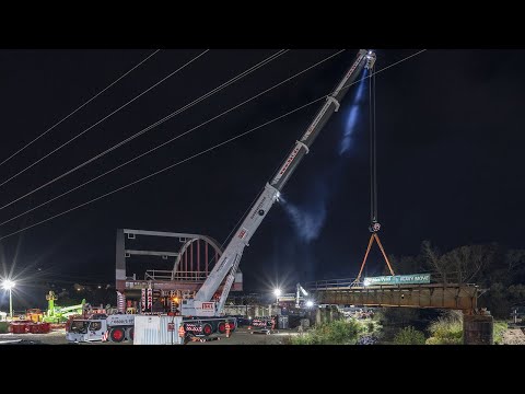 Liebherr - LTM 1650-8.1 First job dismantling a bridge