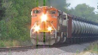 preview picture of video 'BNSF SD70ACe 9309 leads Southbound Oil Train 08/08/2012'