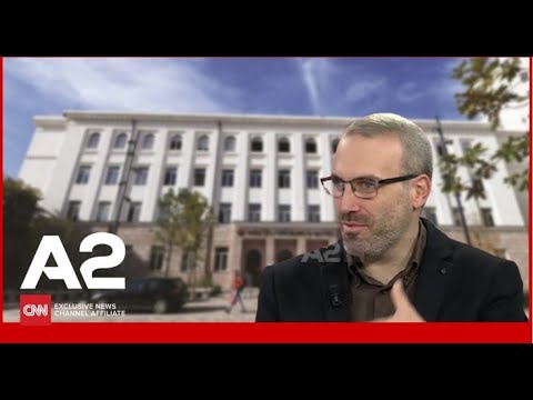 8 studentë tek Fizika, 7 tek Kimia, dikur ka patur 160. Profesori tregon gjendjen