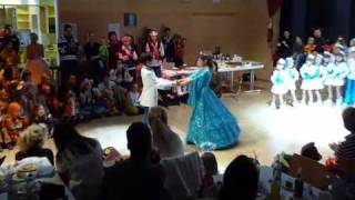 preview picture of video 'Das Kinderprinzenpaar der Narrhalla Zolling tanzt den Walzer'