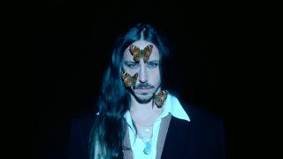 Michał Szpak zaskakuje nowym singlem Maj