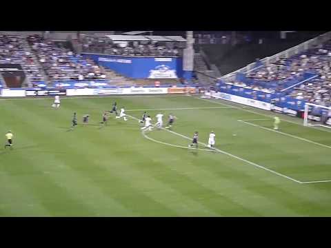 Montreal Impact's Evan Bush makes a diving save vs. FC Dallas' Zdenek Ondrasek 8/17/19