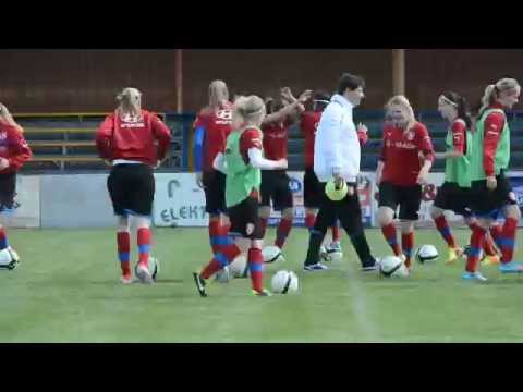 Rozcvička české ženské fotbalové reprezentace