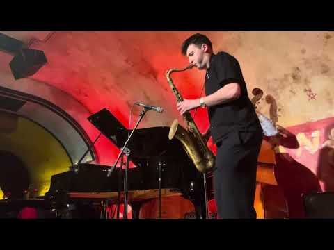 Simon Mogul Quartet - On the Que-Tee (Freddie Hubbard)