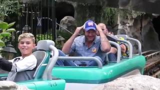 Why Blake Shelton Won’t Ride Rollercoasters at Disneyland | Splash News TV