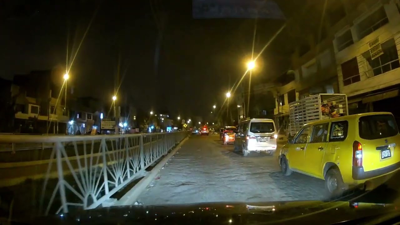 Lima - Perú: Avenida Santa Rosa en mal estado S.J.L. - 02/10/22