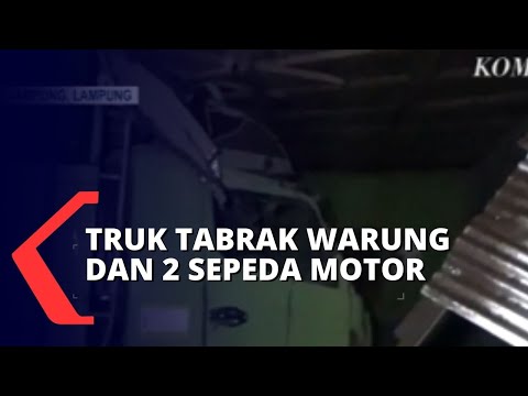 Hindari Mobil dari Arah Berlawanan, Truk Tabrak Warung dan 2 Motor