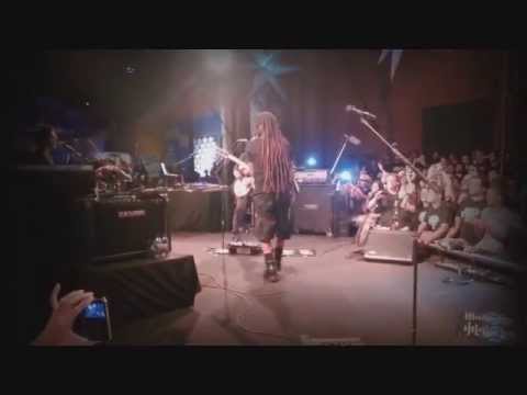 Videoclip de Auto-reverse (Ao vivo) — O Rappa