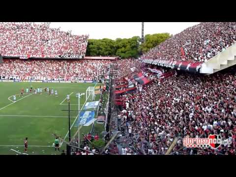 "Inicial 2013, Fecha 17. Newell's 1 - Arsenal 1 (Yo te sigo alentando como toda la vida)" Barra: La Hinchada Más Popular • Club: Newell's Old Boys