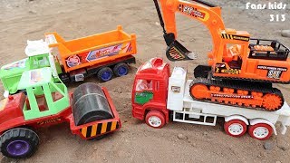 Download lagu Mainan Mobil Mobilan Excavator,Dump Truck, dengan Pasir dan kompactor I Mainan konstruksi mp3