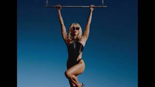 Miley Cyrus - Flowers