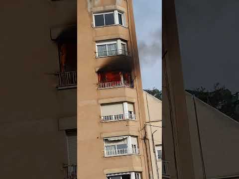 Incendi en un habitatge a la ronda de Ponent, al barri de Can Boada