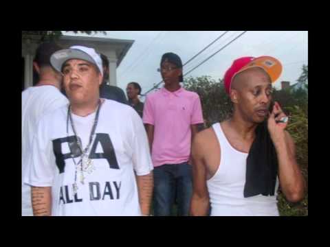 Gillie Da Kid Feat. G.I. The General "Strapped Down" CDQ/No DJ