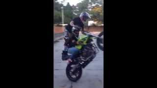 preview picture of video 'Treino de Wheeling/Stunt com Daniel Ferreira e Ligia Martins, Varre-Sai/RJ'