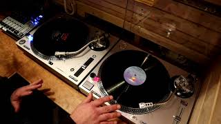Video thumbnail for Audio Technica Turntable Comparison AT120 vs AT140 by Humberto Wrigolini