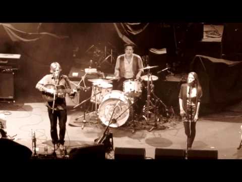 Johnny & Lillie Flynn feat. Marcus Mumford - Leftovers @Hammersmith Apollo in London (09.10.10)
