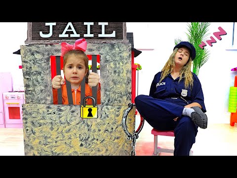Ruby and Bonnie Pretend Play Police In New Jail Playhouse