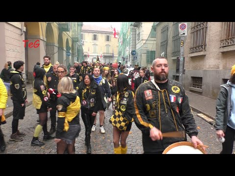 Pantera aranceri prima della battaglia delle arance - Carnevale Ivrea 2023