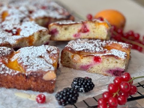 Bananenkuchen mit Sommerfrüchten - saftig, locker und fruchtig