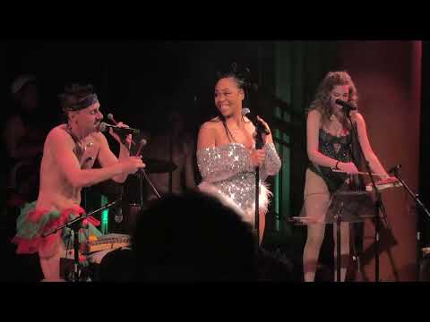 The Skivvies and Tamika Sonja Lawrence - All I Want For Christmas Is You