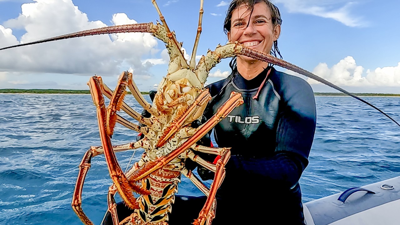 GIANT Lobster Catch & Cook with my Sailing Girlfriend (Day 23/100 Day Water World Challenge)