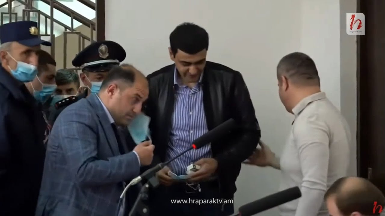 Առուշ Առուշանյանին դատարանում դիմավորեցին ծափահարություններով