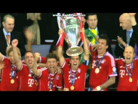 Bayern Munich lift the Champions League trophy 26.05.2013