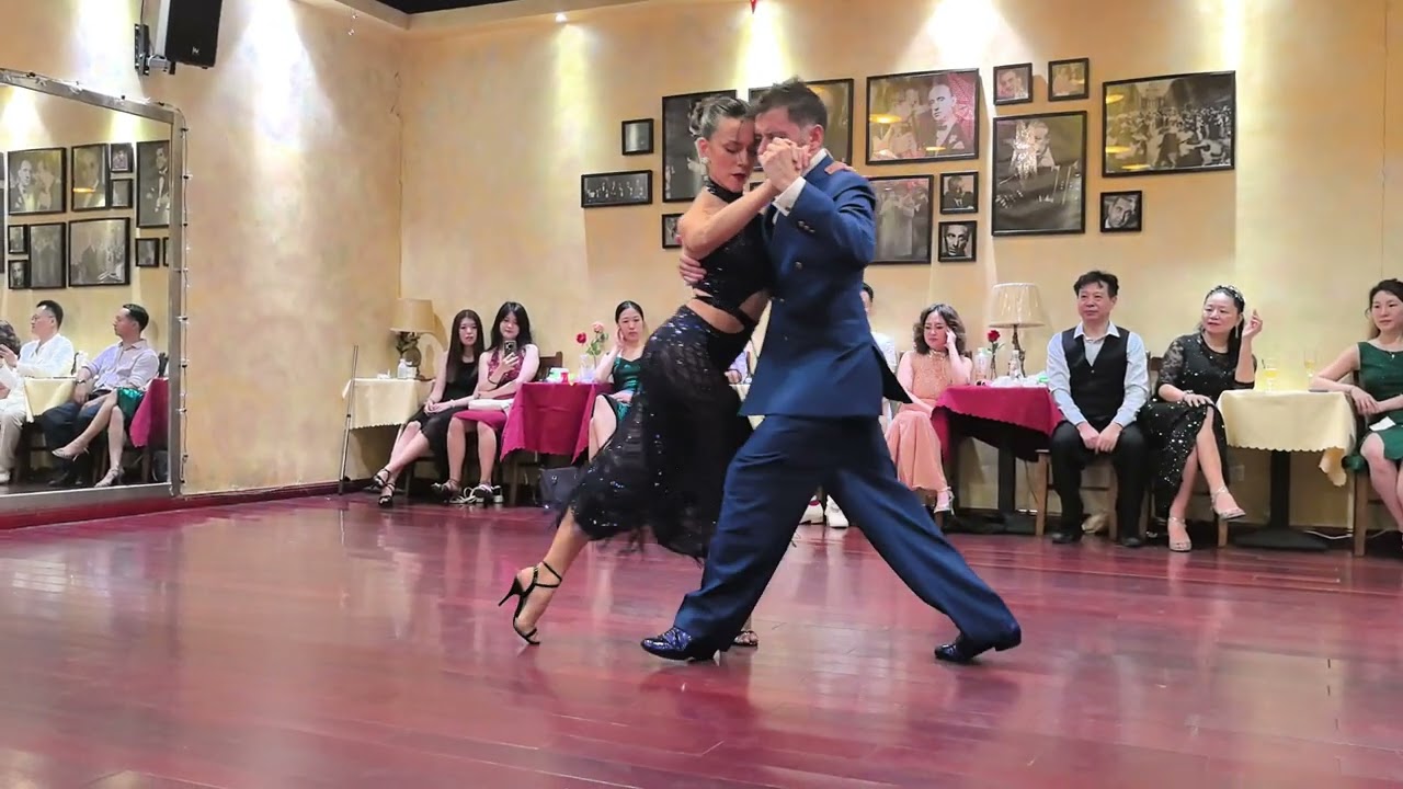 Video thumbnail for Yanina Quinones y Neri Piliu en ChengDu Rosa Tango Club Workshop 02