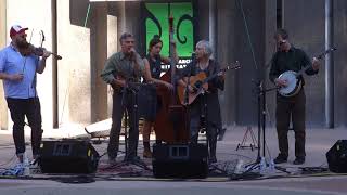 Who's That Knockin' at My Window - Laurie Lewis & Tom Rozum at the SFBOT - October 15, 2017