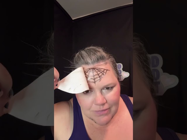 Vídeo relacionado con Tatuajes Temporales Arañas Halloween 10 hojas Adultos Telarañas Calcamonias Pegatinas Halloween Araña Temporary Tattoo para Fiesta de Halloween Maquillaje Disfraz Fiesta