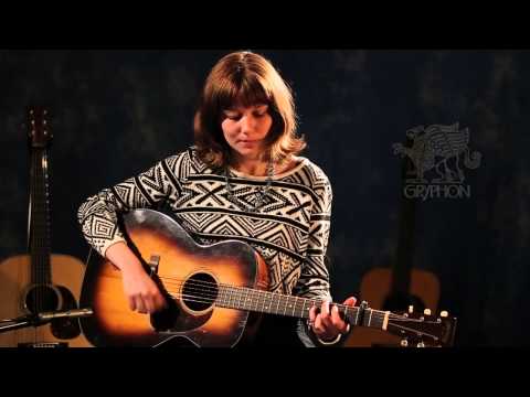 1945 Martin 000-18 demonstrated by Molly Tuttle | "Gentle on My Mind"