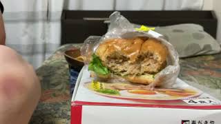 ジャンボポークメンチカツバーガーを食べるwithオムライス