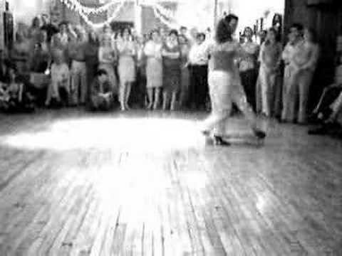  Murat Erdemsel  and  Eva Carrozza  are  dancing  to  the  vals  "  Viejo Portón  "