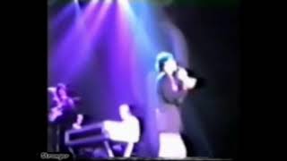 Cliff Richard - Keep Me Warm (+lyrics)