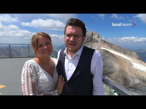 Turisti sulla Marmolada, riaperta la funivia fino in cima, nuovo crepaccio sul ghiacciaio