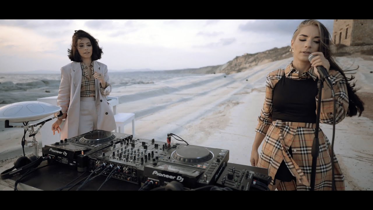 Gioli & Assia — Hands On Me