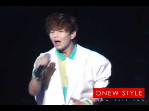 [FANCAM] 090704 Jonghyun & Onew singing 잠꼬대 (Please Don't Go) @ Fanmeet